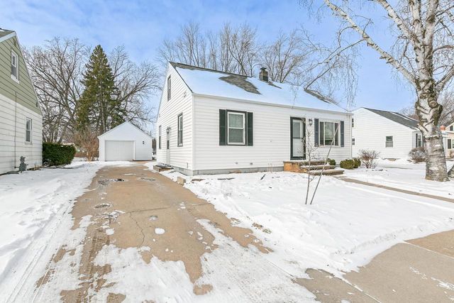 1713 N ULLMAN STREET, Appleton, WI 54911