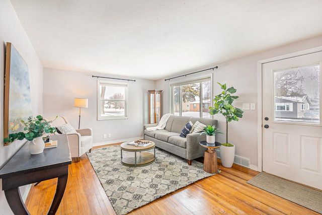 1713 N ULLMAN STREET, Appleton, WI 54911