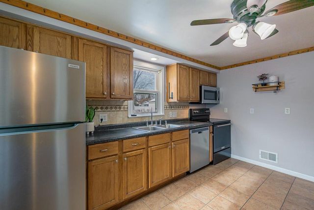 1713 N ULLMAN STREET, Appleton, WI 54911