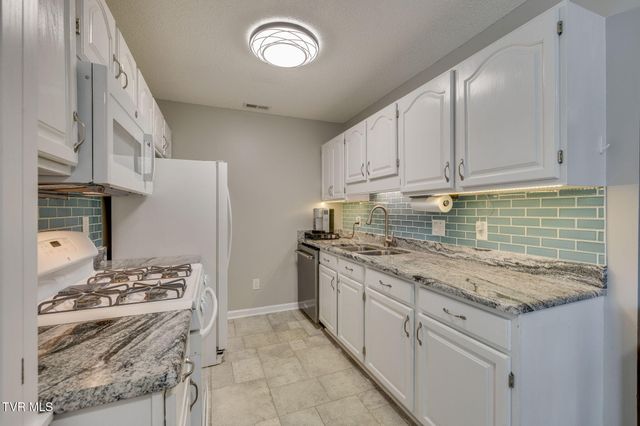 2700 Indian Ridge Road 4, Johnson City, TN 37604