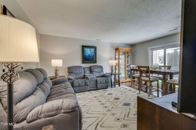 2700 Indian Ridge Road 4, Johnson City, TN 37604