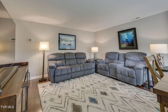 2700 Indian Ridge Road 4, Johnson City, TN 37604