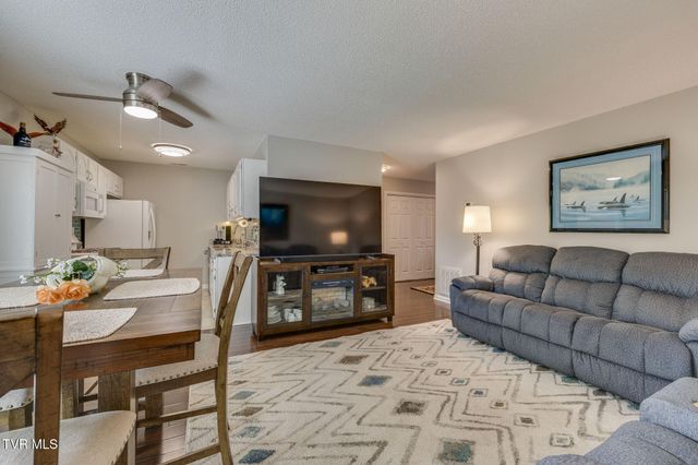 2700 Indian Ridge Road 4, Johnson City, TN 37604