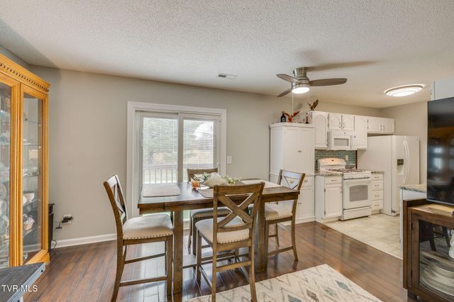 2700 Indian Ridge Road 4, Johnson City, TN 37604