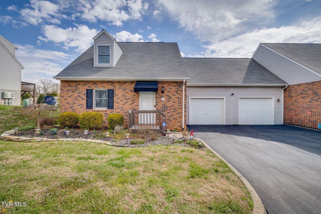 2700 Indian Ridge Road 4, Johnson City, TN 37604