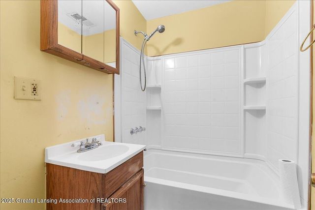 5620 Kaynorth Road, Lansing, MI 48911