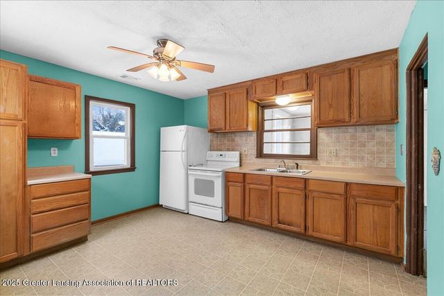 5620 Kaynorth Road, Lansing, MI 48911