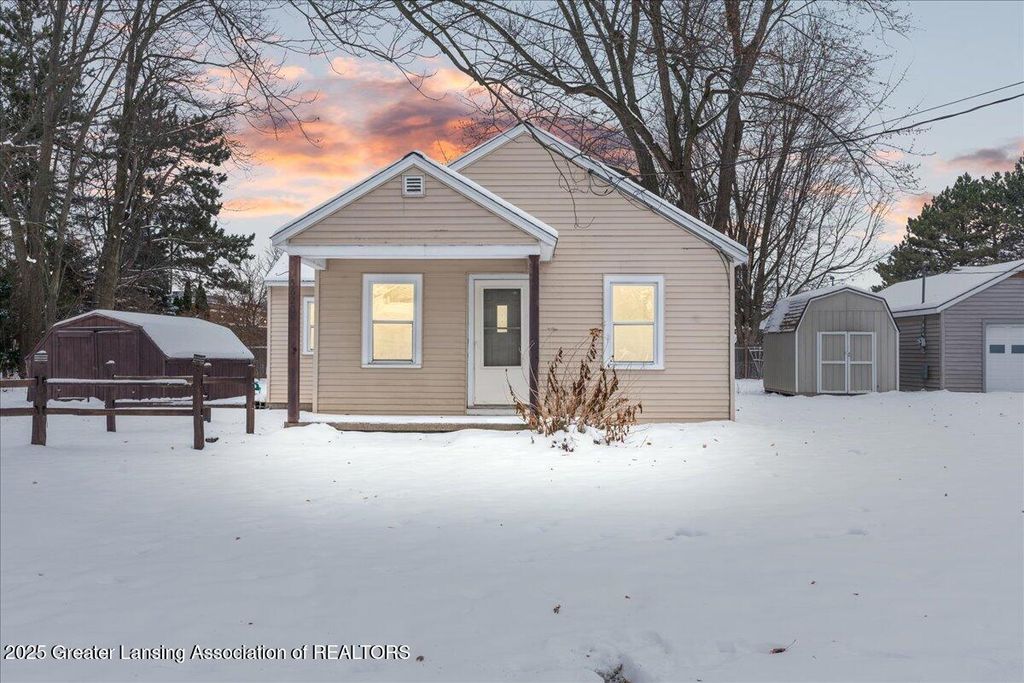 5620 Kaynorth Road, Lansing, MI 48911