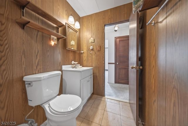 180 Oxford Ave, Saddle Brook Twp., NJ 07663