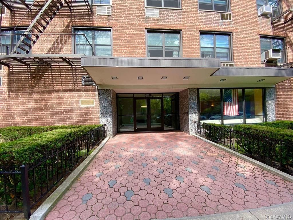 61-88 Dry Harbor Road 1E, Middle Village, NY 11379