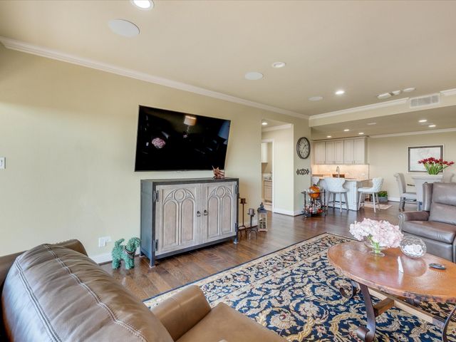 6335 W Northwest Highway 1514, Dallas, TX 75225