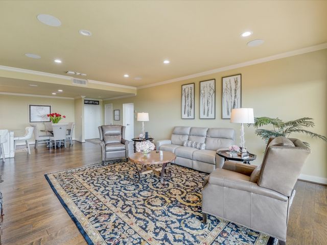 6335 W Northwest Highway 1514, Dallas, TX 75225