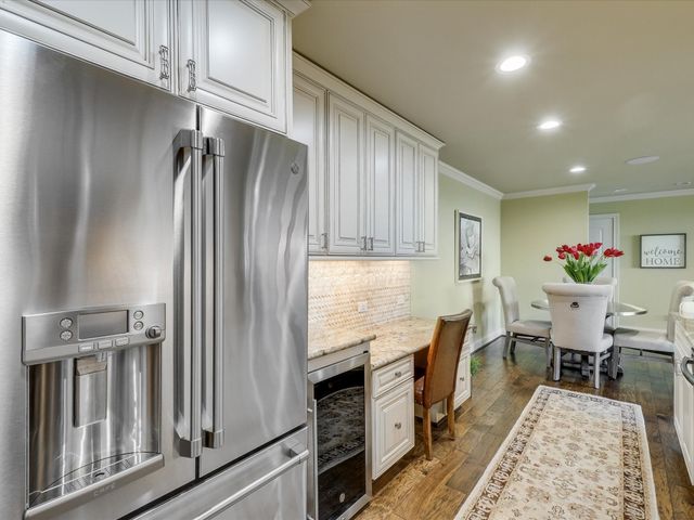 6335 W Northwest Highway 1514, Dallas, TX 75225