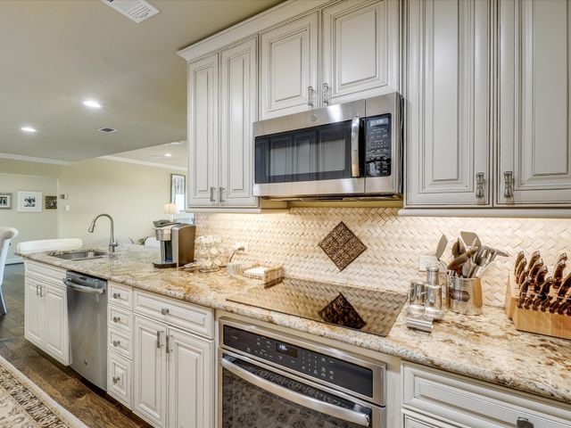 6335 W Northwest Highway 1514, Dallas, TX 75225