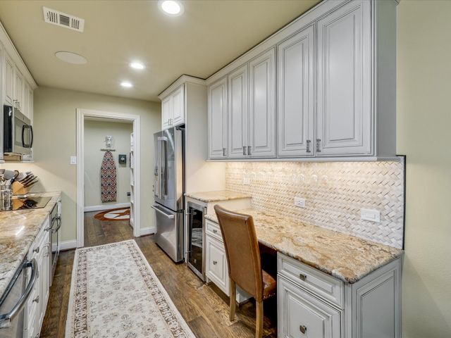 6335 W Northwest Highway 1514, Dallas, TX 75225