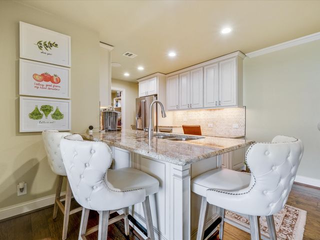 6335 W Northwest Highway 1514, Dallas, TX 75225
