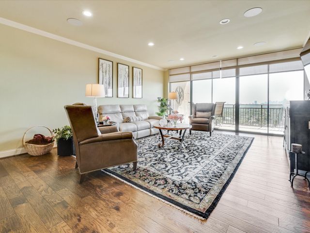 6335 W Northwest Highway 1514, Dallas, TX 75225