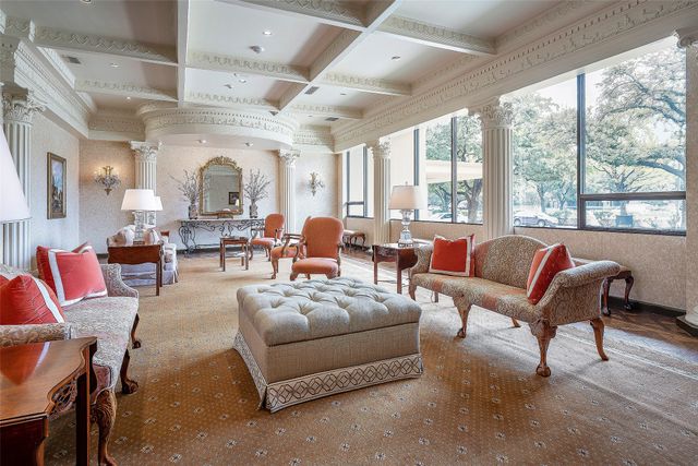 6335 W Northwest Highway 1514, Dallas, TX 75225