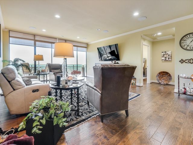 6335 W Northwest Highway 1514, Dallas, TX 75225