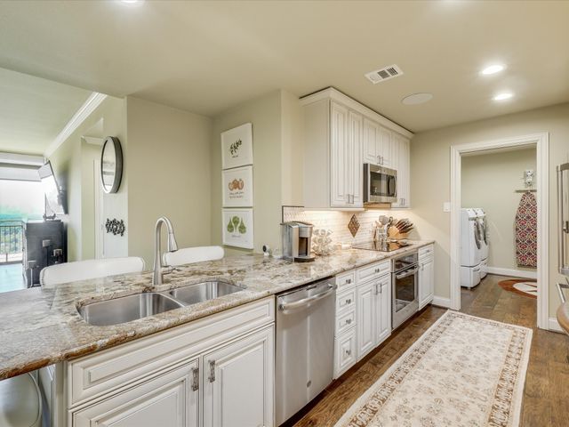 6335 W Northwest Highway 1514, Dallas, TX 75225