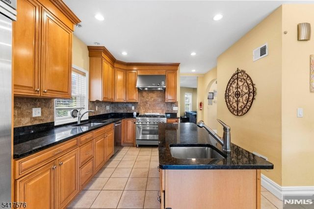 467 Summit Ave, Hackensack City, NJ 07601