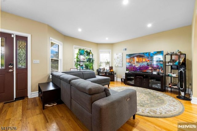 467 Summit Ave, Hackensack City, NJ 07601