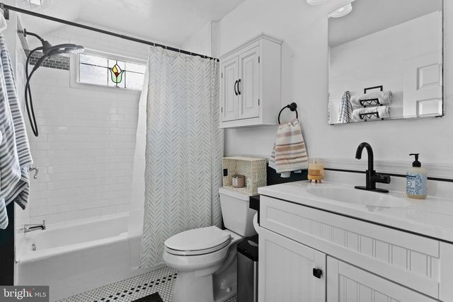 910 W LOUTHER ST, Carlisle, PA 17013