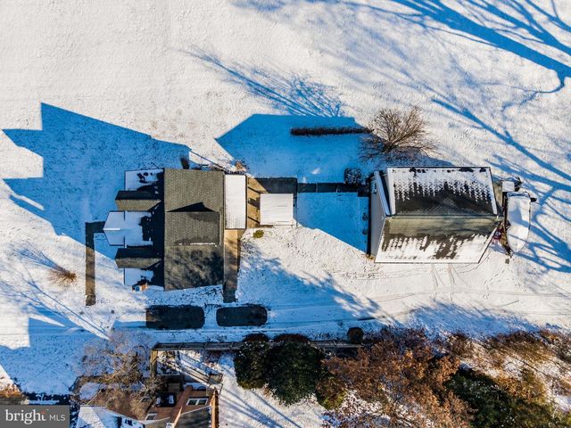 910 W LOUTHER ST, Carlisle, PA 17013