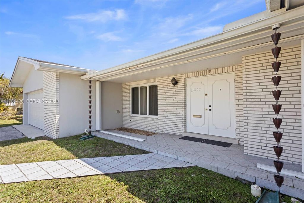 11807 SW 112th Avenue, Miami, FL 33176