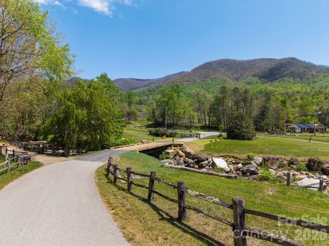 0000 Mountain Crest Drive 18, Bakersville, NC 28705