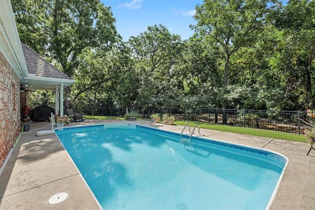 3800 Polo Club Court, Edmond, OK 73034