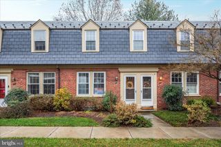 1021 S BARTON ST #120, Arlington, VA 22204