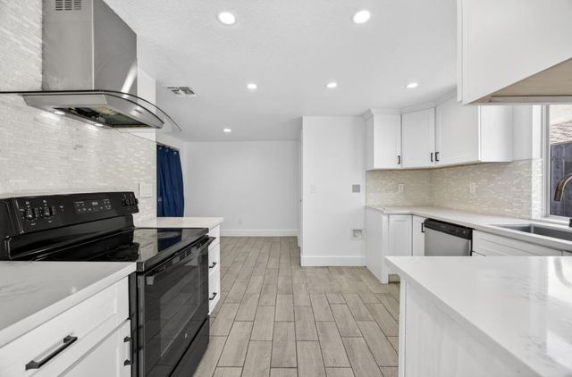 8055 Stags Leap Ct, Sacramento, CA 95829