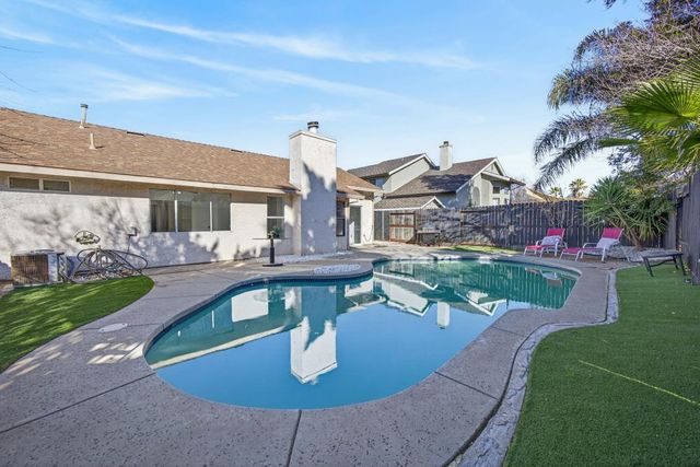 8055 Stags Leap Ct, Sacramento, CA 95829