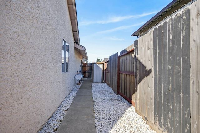 8055 Stags Leap Ct, Sacramento, CA 95829