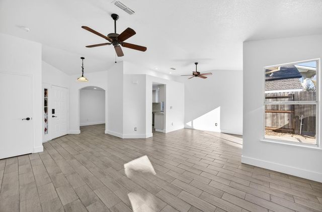 8055 Stags Leap Ct, Sacramento, CA 95829