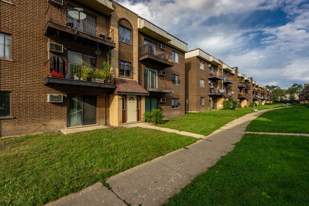 10429 DEARLOVE Road 4, Glenview, IL 60025 — exterior