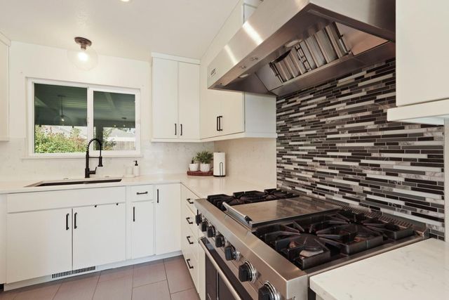 1813 Bannister Pl, Modesto, CA 95355