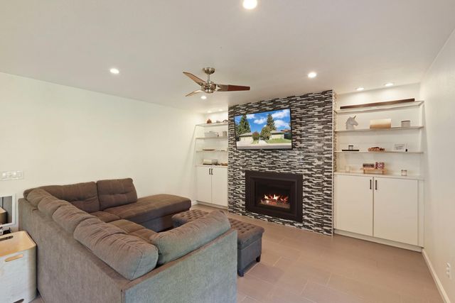 1813 Bannister Pl, Modesto, CA 95355