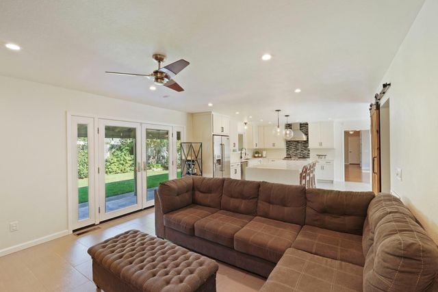 1813 Bannister Pl, Modesto, CA 95355