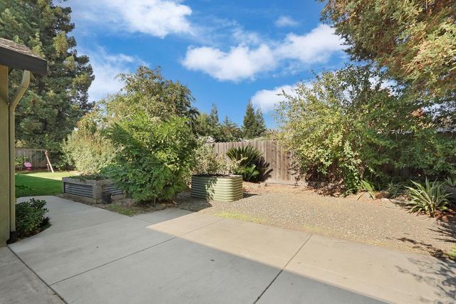 1813 Bannister Pl, Modesto, CA 95355