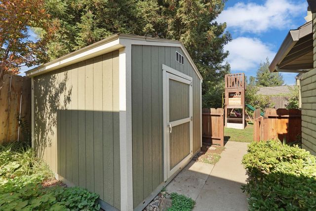 1813 Bannister Pl, Modesto, CA 95355