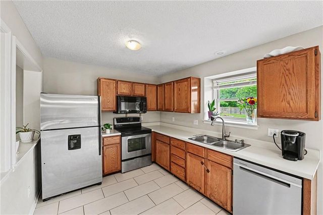 9812 W 51st Street, Merriam, KS 66203