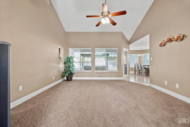 9412 Foxglen Court, Bakersfield, CA 93312