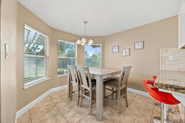 9412 Foxglen Court, Bakersfield, CA 93312
