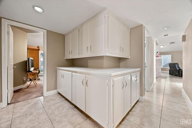 9412 Foxglen Court, Bakersfield, CA 93312