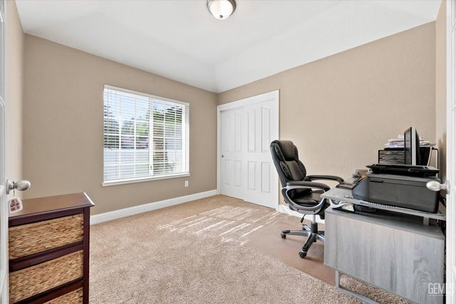 9412 Foxglen Court, Bakersfield, CA 93312