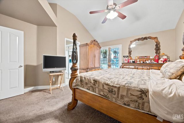 9412 Foxglen Court, Bakersfield, CA 93312