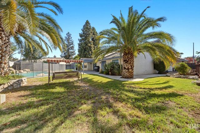 9412 Foxglen Court, Bakersfield, CA 93312