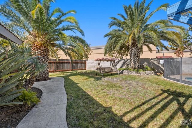 9412 Foxglen Court, Bakersfield, CA 93312